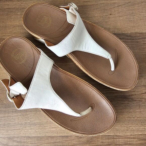 EUC FITFLOP WHITE LEATHER THONG SLIPPERS SIZE 9 WOMENS - Picture 1 of 13